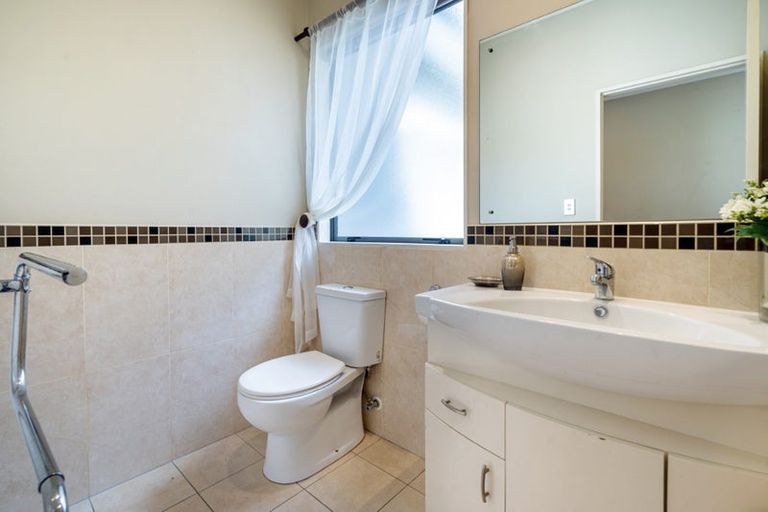 Photo of property in 14 Durbin Court, Greenhithe, Auckland, 0632