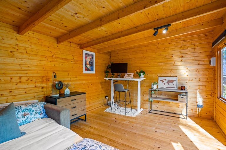 Photo of property in 7 Mahuta Grove, Northcote, Auckland, 0627