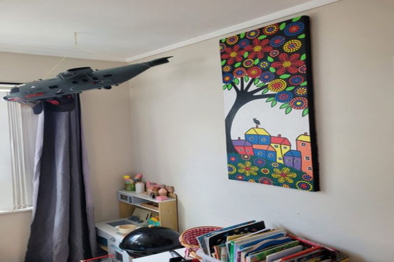 Photo of property in 19 Titchener Street, New Lynn, Auckland, 0600