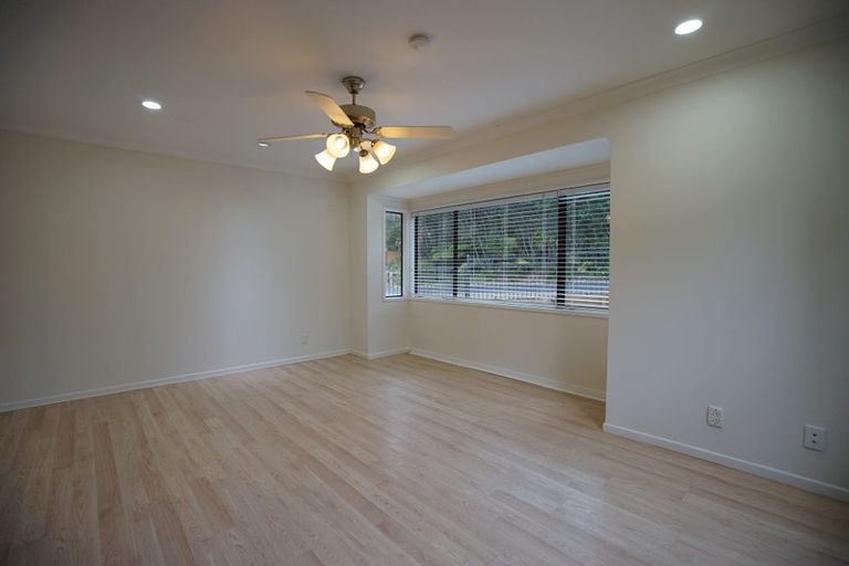 Photo of property in 33 Homewood Place, Chatswood, Auckland, 0626