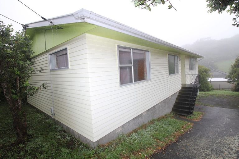 Photo of property in 13a Lyndfield Lane, Newlands, Wellington, 6037