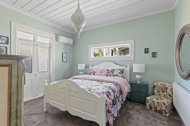 Photo of property in 122 Hine Street, New Plymouth, 4310