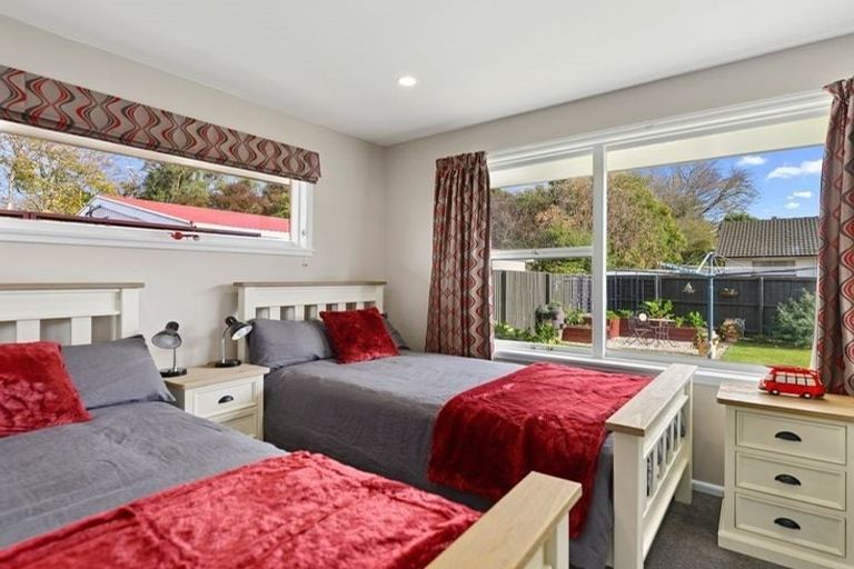 Photo of property in 43 Glenharrow Avenue, Avonhead, Christchurch, 8042