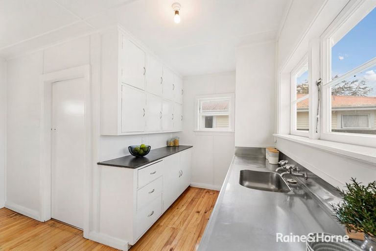 Photo of property in 176 East Street, Greytown, 5712