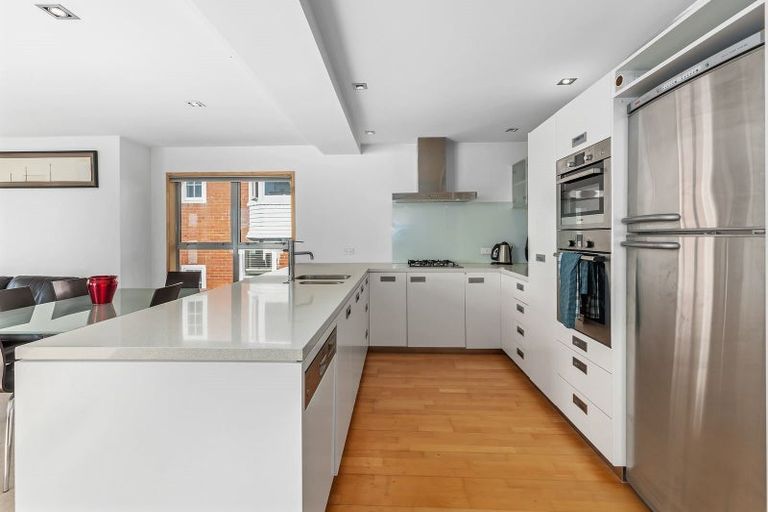 Photo of property in 3/16 Oriental Terrace, Oriental Bay, Wellington, 6011