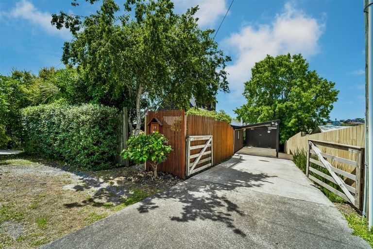 Photo of property in 19 Matai Road, Stanmore Bay, Whangaparaoa, 0932