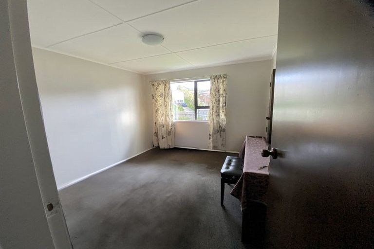 Photo of property in 75 Horokiwi Road West, Newlands, Wellington, 6037