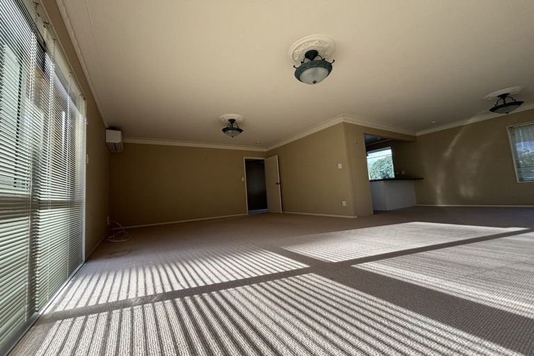 Photo of property in 33 Carnoustie Drive, Wattle Downs, Auckland, 2103