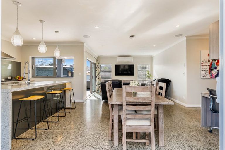 Photo of property in 36 Gilbransen Road, Kumeu, 0810