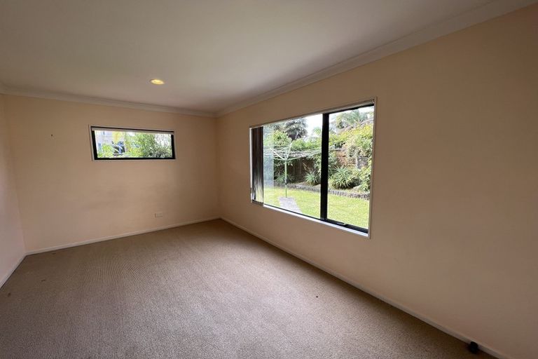 Photo of property in 12 Lone Tree Avenue, Te Atatu Peninsula, Auckland, 0610
