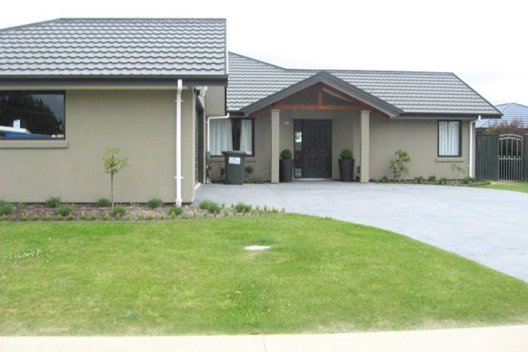 Photo of property in 3 Breton Close, Northwood, Christchurch, 8051