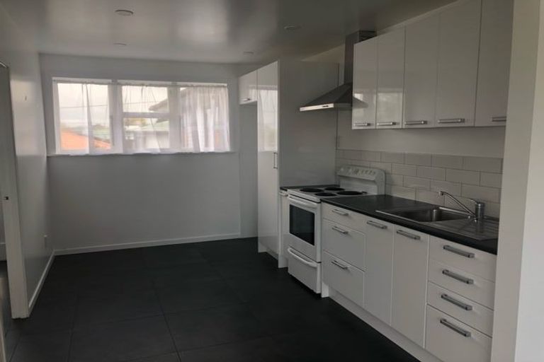 Photo of property in 11 Kotuku Street, Te Atatu Peninsula, Auckland, 0610