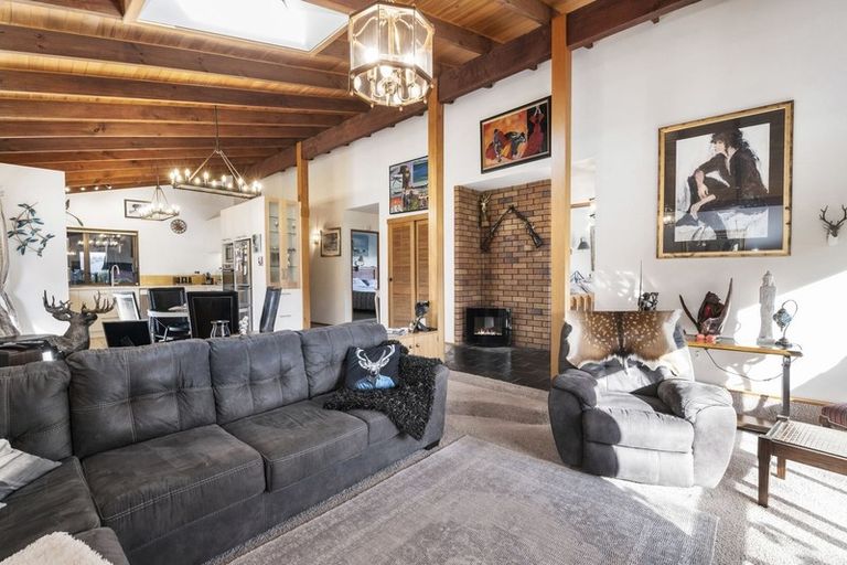 Photo of property in 1 Manu Grove, Waikanae, 5036