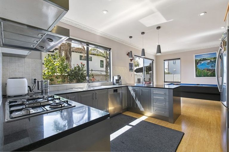 Photo of property in 23 Onemana Way, Te Atatu Peninsula, Auckland, 0610