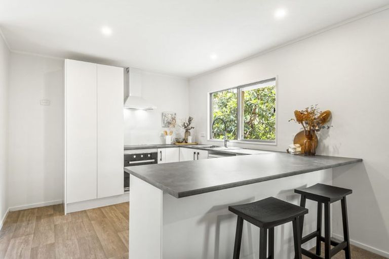 Photo of property in 2/128 Lynn Road, Bayview, Auckland, 0629