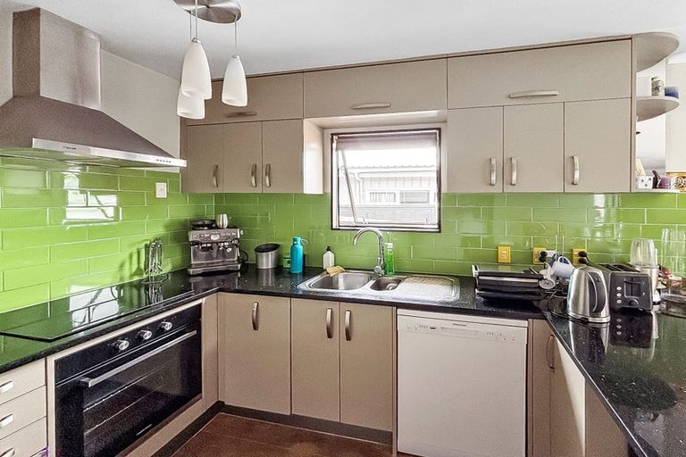 Photo of property in 1/56 Birkdale Road, Birkdale, Auckland, 0626