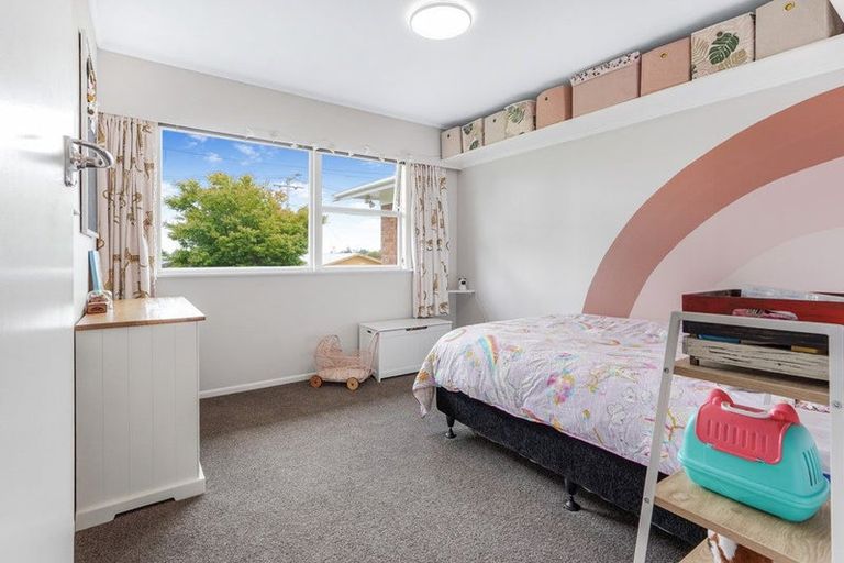 Photo of property in 17 Hamblyn Crescent, Nawton, Hamilton, 3200