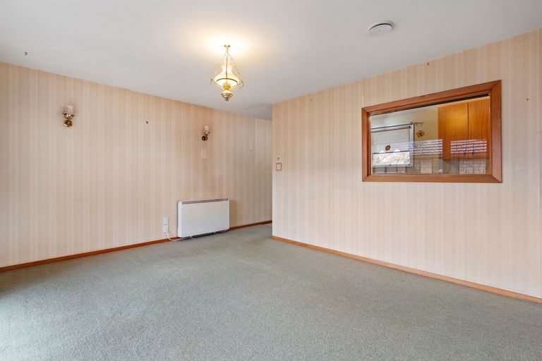Photo of property in 43 Prestons Road, Redwood, Christchurch, 8051