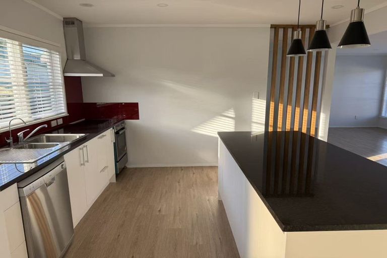 Photo of property in 19 Raleigh Road, Northcote, Auckland, 0627