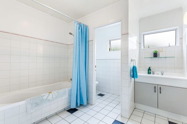 Photo of property in 41 Colwill Road, Massey, Auckland, 0614