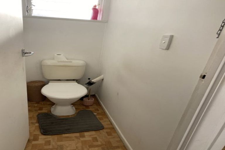Photo of property in 2/42 Dale Crescent, Pakuranga, Auckland, 2010
