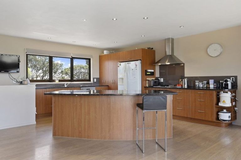 Photo of property in 35 Toroa Street, Torbay, Auckland, 0630