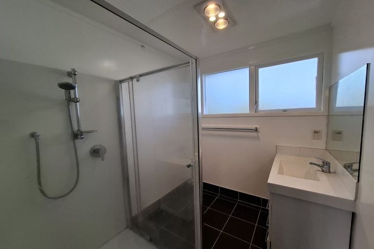 Photo of property in 1/23 Drome View Place, Beach Haven, Auckland, 0626