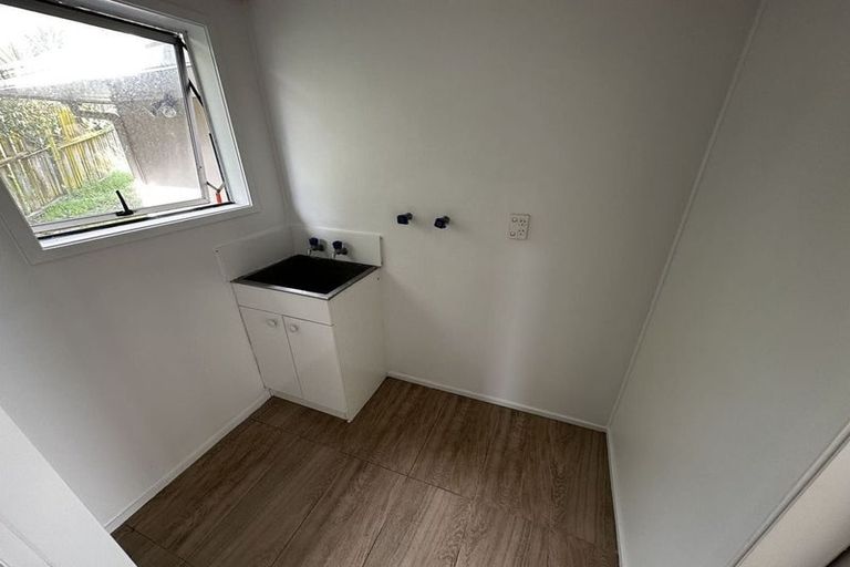 Photo of property in 10 Celeste Place, Totara Vale, Auckland, 0627