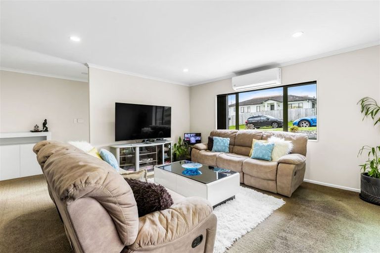 Photo of property in 22 Gordon Stanley Drive, Massey, Auckland, 0614