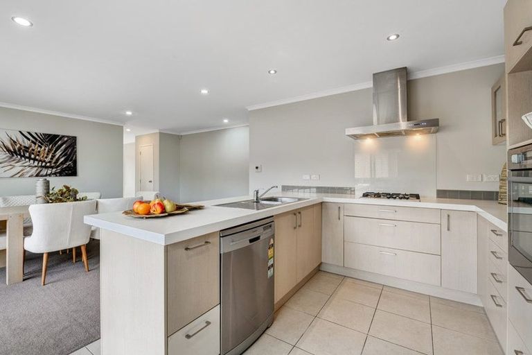 Photo of property in 128 Glendhu Road, Bayview, Auckland, 0629