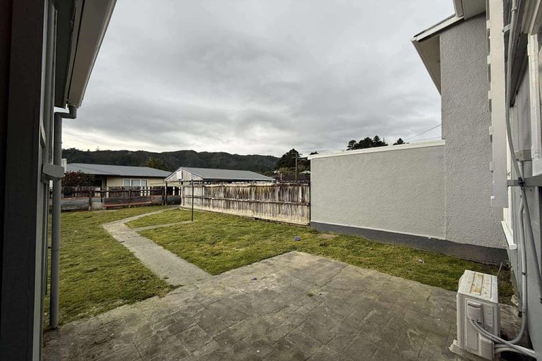 Photo of property in 9 Wainhouse Street, Stokes Valley, Lower Hutt, 5019