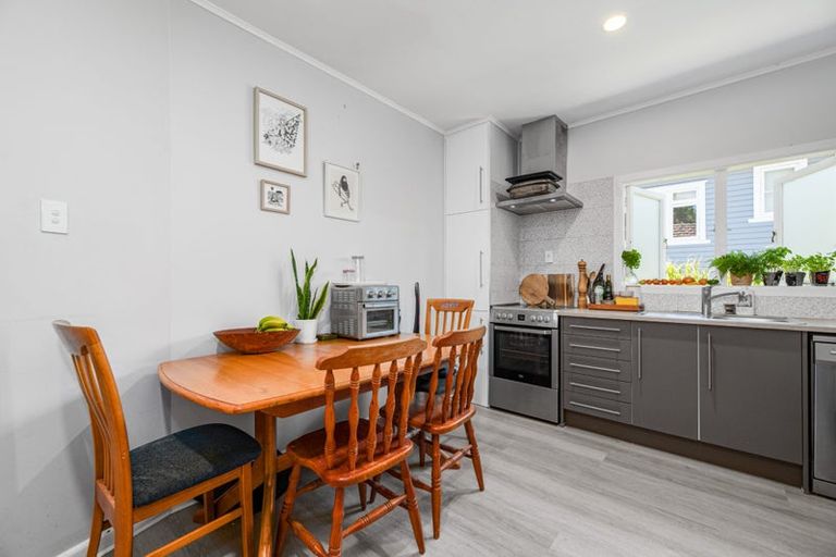 Photo of property in 70 Savoy Road, Glen Eden, Auckland, 0602