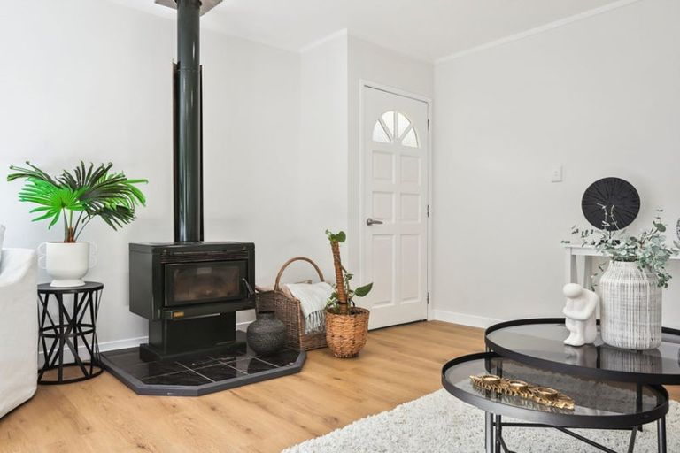 Photo of property in 9a/2 De Val Drive, Titirangi, Auckland, 0604