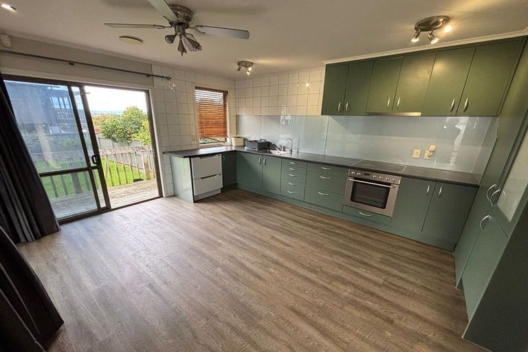 Photo of property in 28 Evans Road, Weymouth, Auckland, 2103