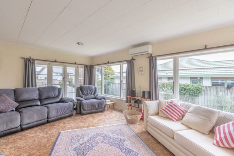 Photo of property in 2a Karu Crescent, Waikanae, 5036