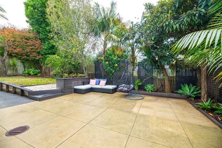 Photo of property in 1/62 Weldene Avenue, Glenfield, Auckland, 0629