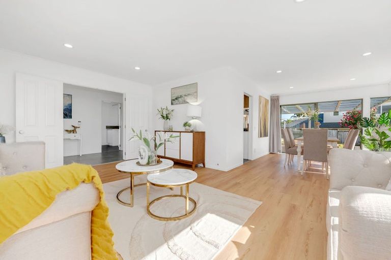 Photo of property in 5 Point View Link, East Tamaki Heights, Auckland, 2016