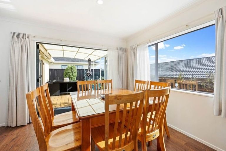 Photo of property in 40 Highfields Terrace, Henderson, Auckland, 0612