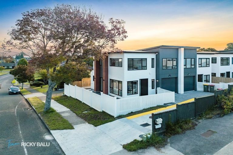 Photo of property in 43a Mirrabooka Avenue, Botany Downs, Auckland, 2010