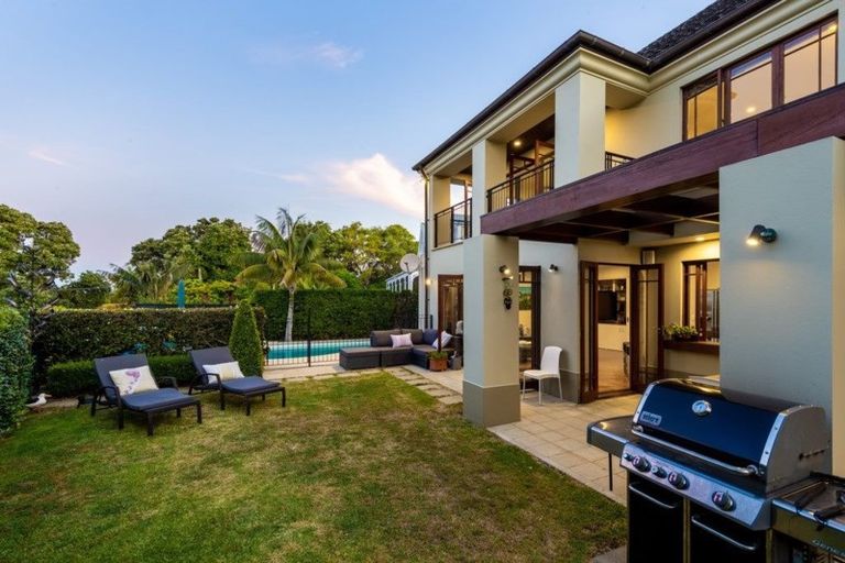 Photo of property in 15 Ocean View Road, Milford, Auckland, 0620
