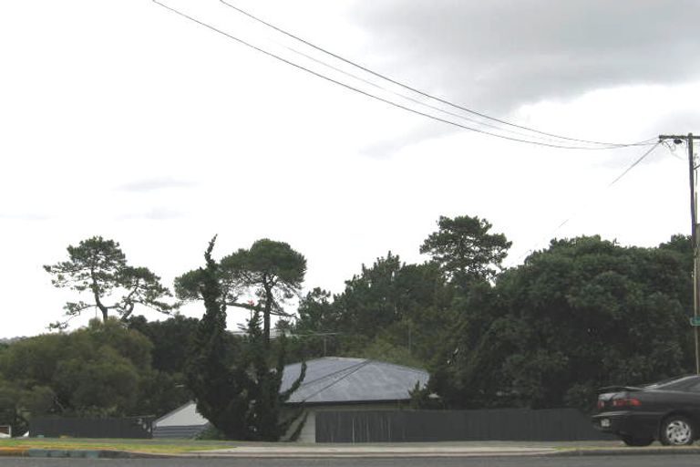 Photo of property in 2/284 Sunset Road, Windsor Park, Auckland, 0632