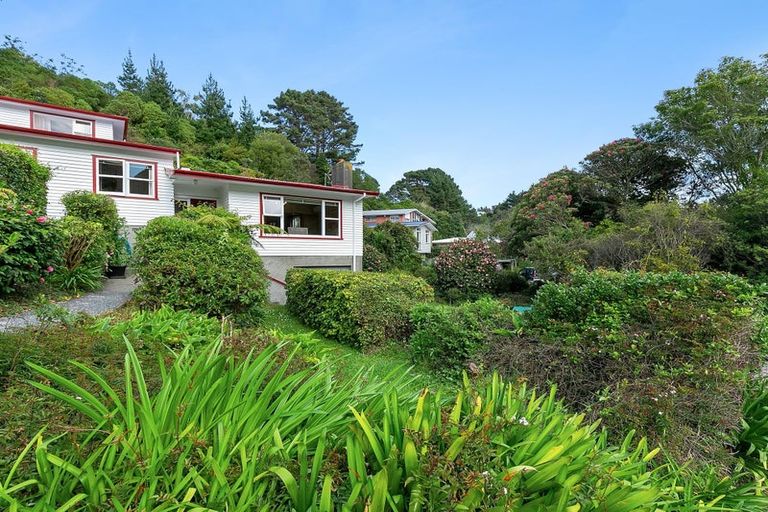 Photo of property in 84 Newlands Road, Newlands, Wellington, 6037