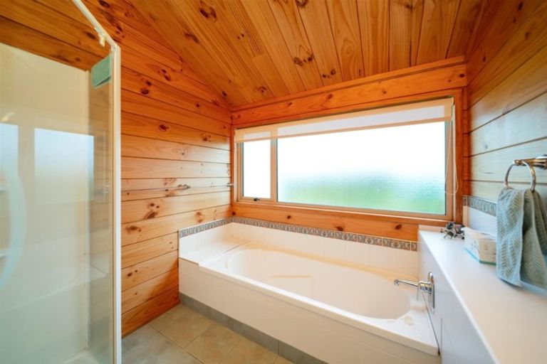 Photo of property in 437 Turuturu Road, Hawera, 4674