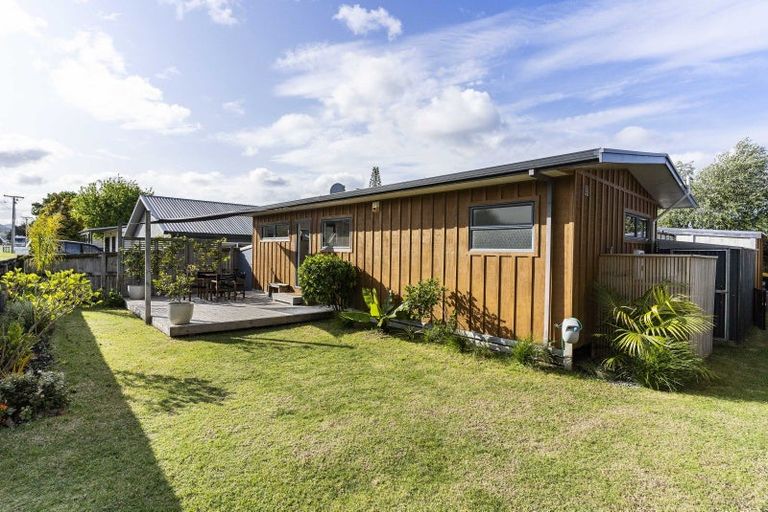 Photo of property in 112a Kiwi Road, Whangamata, 3620
