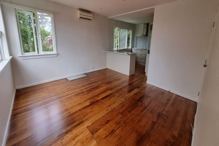 Photo of property in 124 Browns Bay Road, Rothesay Bay, Auckland, 0630