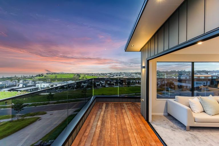 Photo of property in 3 Waitai Close, Long Bay, Auckland, 0630