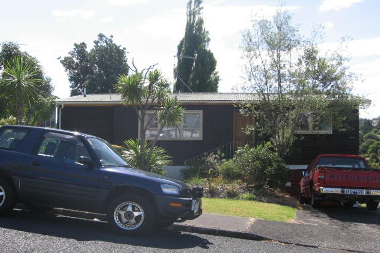 Photo of property in 2/60 Marlborough Avenue, Glenfield, Auckland, 0629