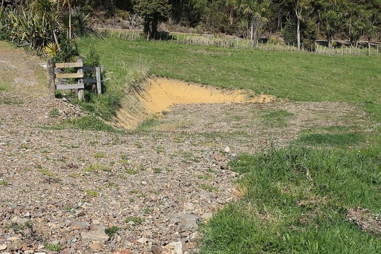 Photo of property in 60 Summer Road, Tinopai, Matakohe, 0593
