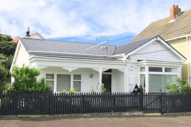 Photo of property in 21 Tiber Street, Island Bay, Wellington, 6023