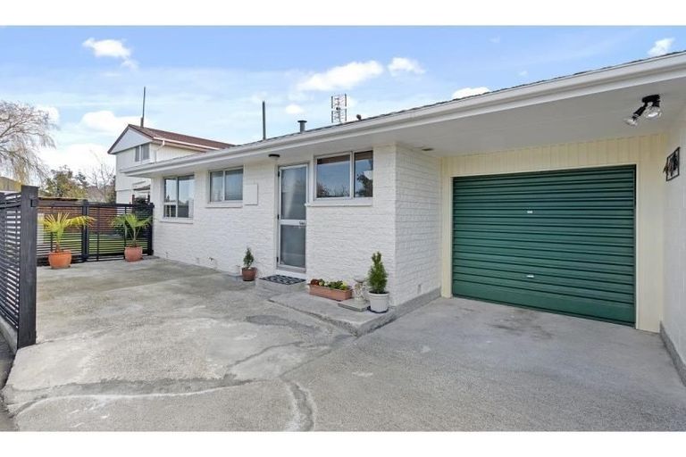 Photo of property in 2/30 Garvins Road, Hornby, Christchurch, 8042